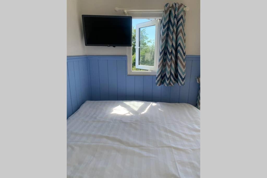 Apple Tree Hut Apartment Tenby Exterior photo