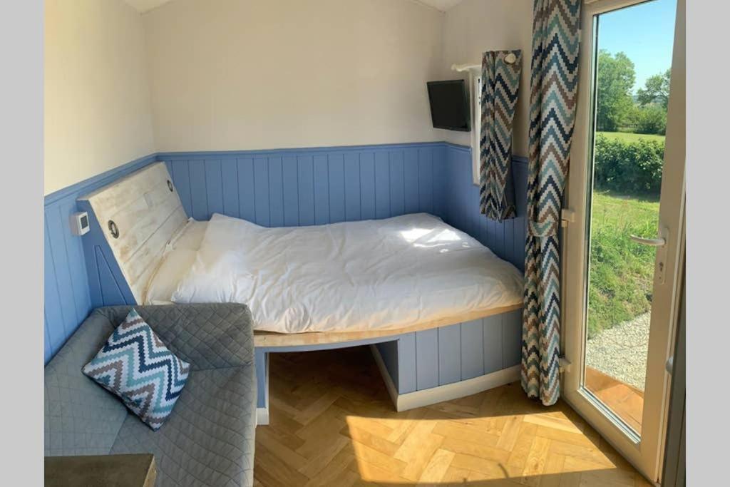 Apple Tree Hut Apartment Tenby Exterior photo