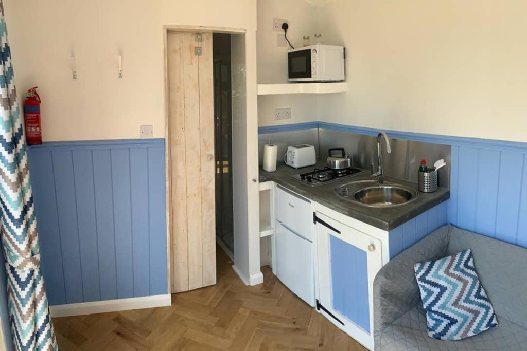 Apple Tree Hut Apartment Tenby Exterior photo