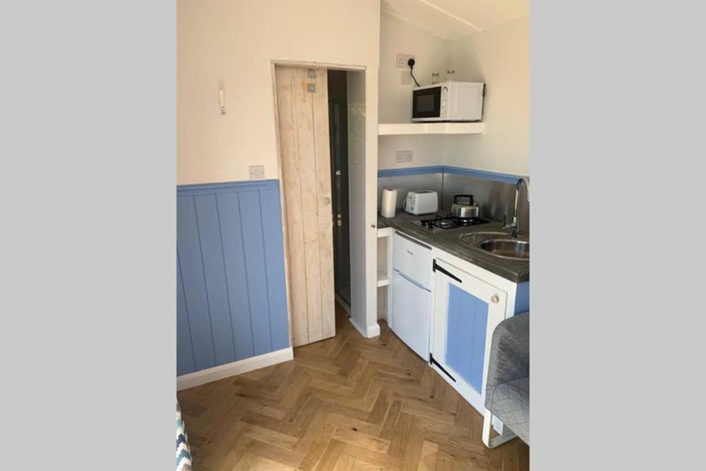 Apple Tree Hut Apartment Tenby Exterior photo